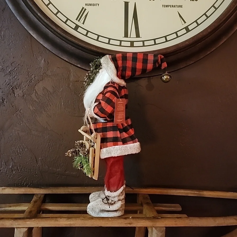 Holiday Rustic Santa Display 🎅 - Picture 8 of 9
